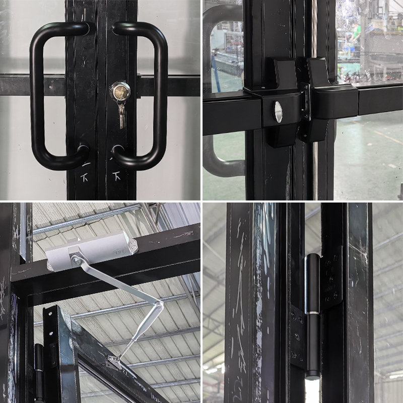 Commerciële winkelpui van aluminium en glas met paniekbeugel.