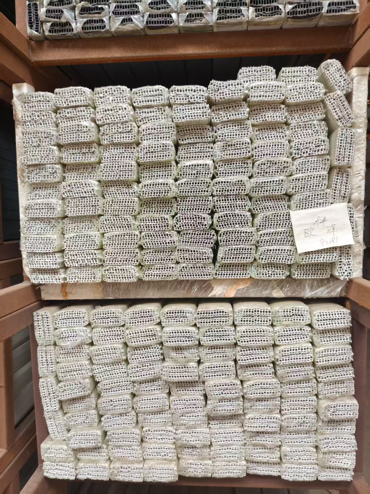 YAJI merk geluidsisolerende ramen, aluminium profielen, aluminiumlegering ramen en deuren leverancier in Foshan City