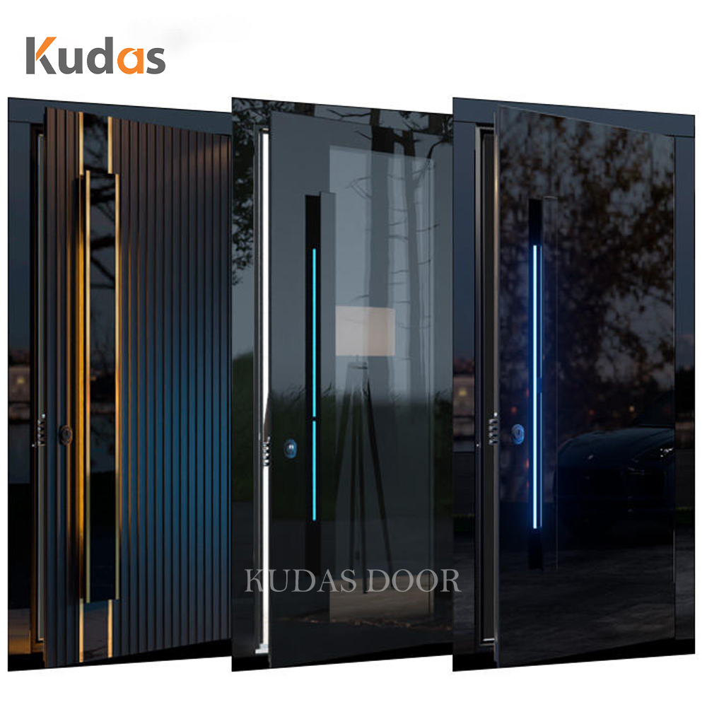 Moderne luxe zwarte glazen, verticaal geribbelde, gegoten aluminium buitendeur met draaifunctie en LED-verlichting.