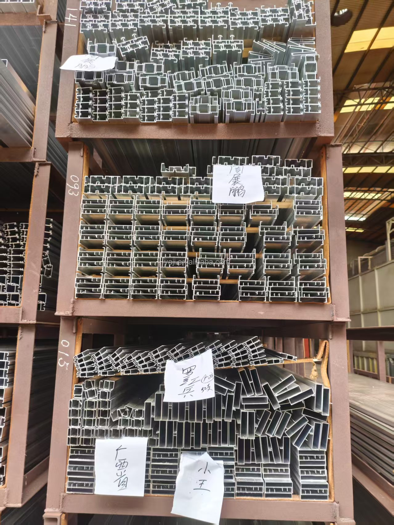 YAJI merk geluidsisolerende ramen, aluminium profielen, aluminiumlegering ramen en deuren leverancier in Foshan City