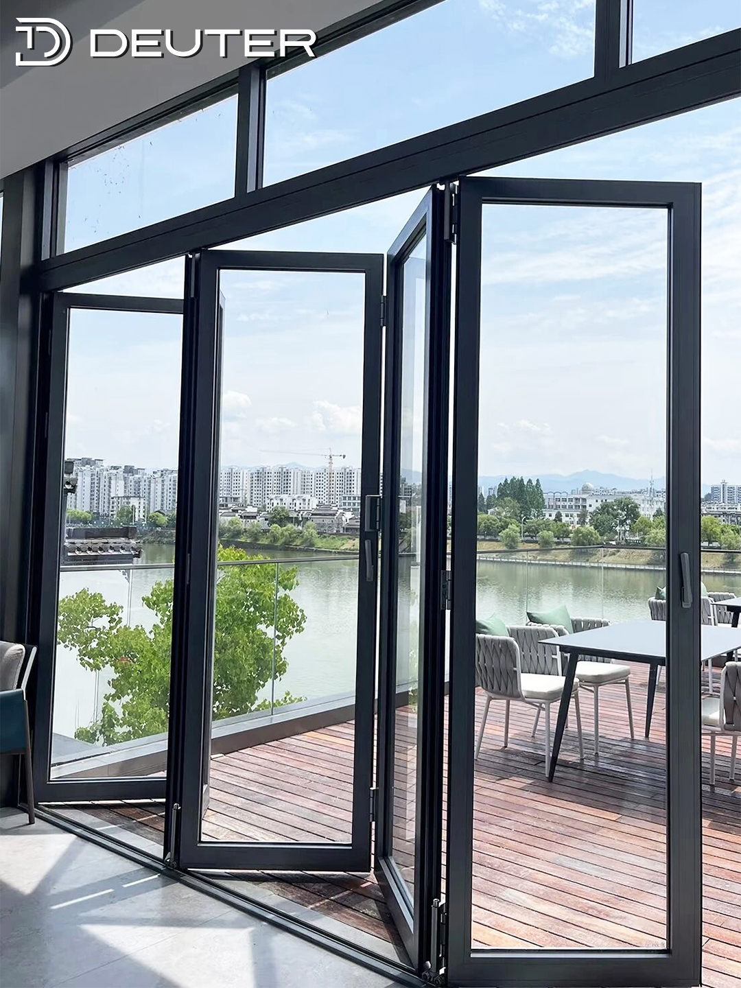 Robuuste aluminium vouwdeuren met glas, thermische onderbreking, waterdicht, veiligheidsscherm, geschikt voor villa, balkon, terras en dubbele beglazing.
