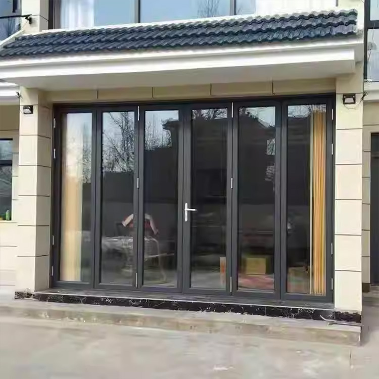 Op maat gemaakte, moderne, robuuste vouwdeuren van aluminiumlegering met dubbele laag gehard glas en thermische isolatie voor buitenruimtes van villa's.