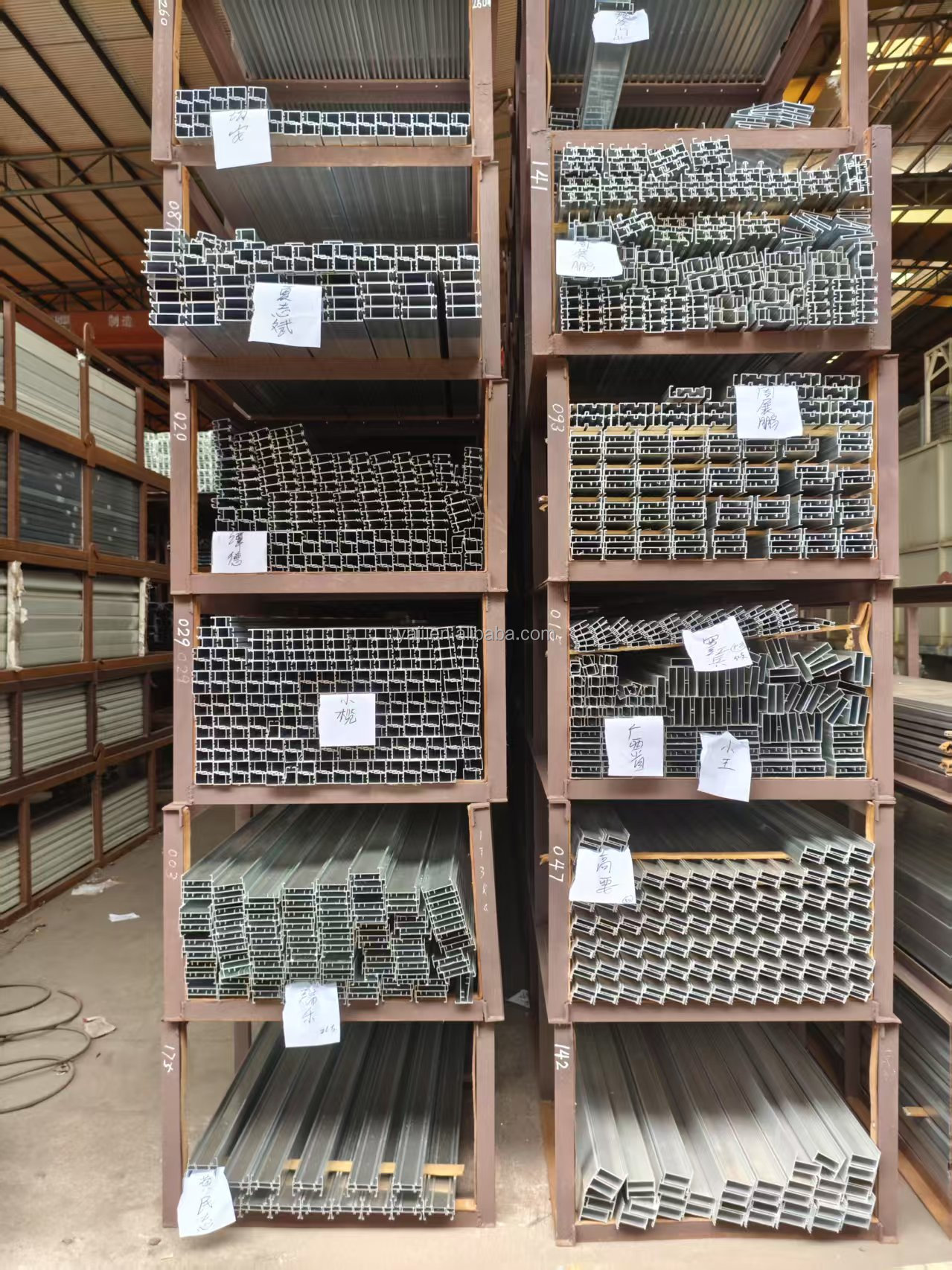 YAJI merk geluidsisolerende ramen, aluminium profielen, aluminiumlegering ramen en deuren leverancier in Foshan City
